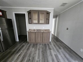 260 Bay Port Cir in Springport, MI - Building Photo - Building Photo