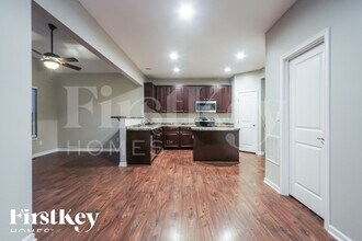 8305 Wheatfield Dr in Indianapolis, IN - Foto de edificio - Building Photo