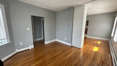 66 Morton Ave, Unit 3 in Medford, MA - Foto de edificio - Building Photo