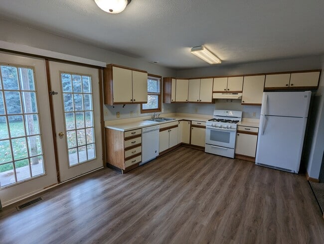 814 Antler Dr in Middlebury, IN - Building Photo - Building Photo