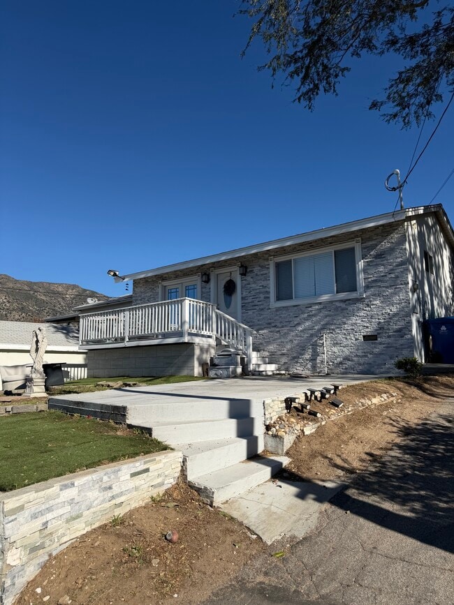 property at 11068 Plainview Ave