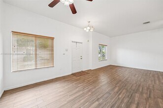 2456 SE 19th Ct in Homestead, FL - Foto de edificio - Building Photo