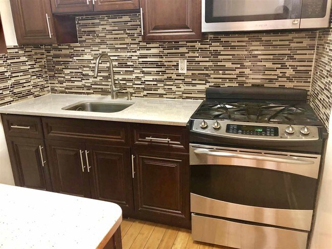 280 Marin Blvd-Unit -5P in Jersey City, NJ - Building Photo - Building Photo