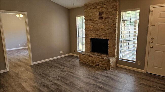 1903 1/2 Margalene Way in Austin, TX - Foto de edificio - Building Photo