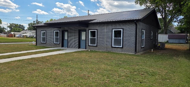 1235 Perry St in Vincennes, IN - Building Photo - Building Photo