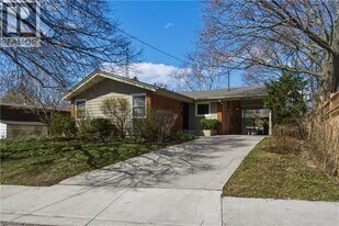 22 Westaway Pl in Hamilton, ON - Building Photo