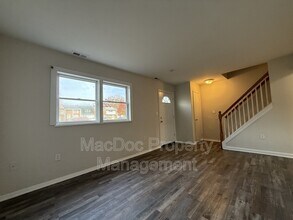 914 Anvil Rd in Fredericksburg, VA - Foto de edificio - Building Photo