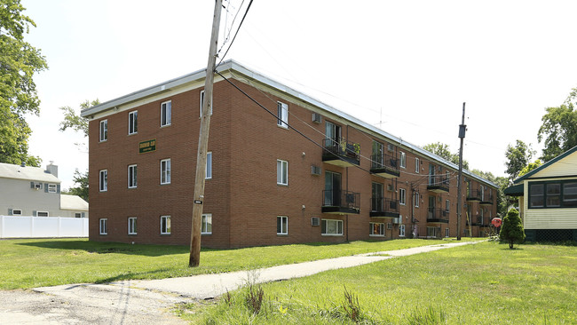 Edgewood Club in Painesville, OH - Building Photo - Building Photo