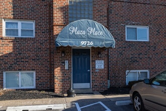 Plaza Place in Philadelphia, PA - Building Photo - Building Photo