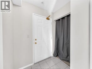 40 Adams Ln in Lasalle, ON - Building Photo - Building Photo