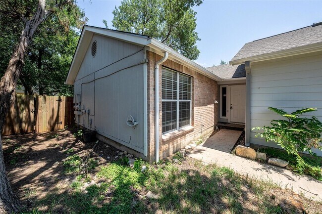9626 Sugar Hill Dr, Unit B in Austin, TX - Building Photo - Building Photo