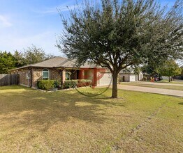709 Pebble Creek Dr in Hewitt, TX - Foto de edificio - Building Photo