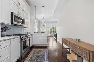366 W Broadway, Unit 4 in Boston, MA - Building Photo - Building Photo