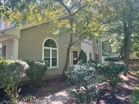 17 Cameo Ct in Franklin Township, NJ - Building Photo