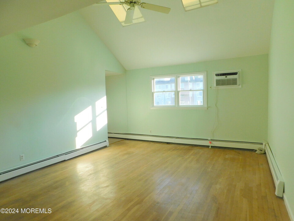 2098 NJ-35 in South Amboy, NJ - Foto de edificio