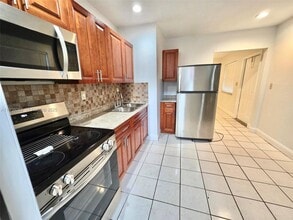422 NE 166th St in Miami, FL - Building Photo - Building Photo