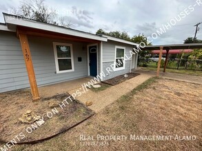 167 E Amber St in San Antonio, TX - Building Photo - Building Photo