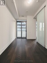 50 Charles St E in Toronto, ON - Building Photo - Building Photo