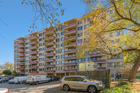 Stoneridge Knoll in Arlington, VA - Foto de edificio - Building Photo