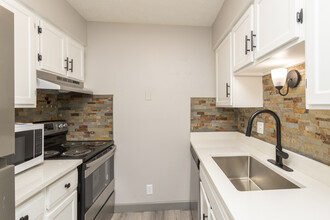 Reserve at the Knolls Apartments and Townhomes in Omaha, NE - Foto de edificio - Interior Photo