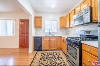 1240 Lodi Pl in Los Angeles, CA - Building Photo - Building Photo