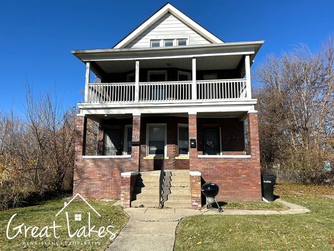 property at 892-894 Gladstone Ave