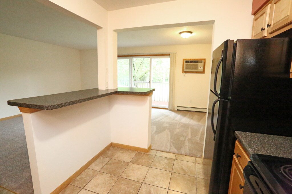 Woodside Village Rockwood, MI Apartments