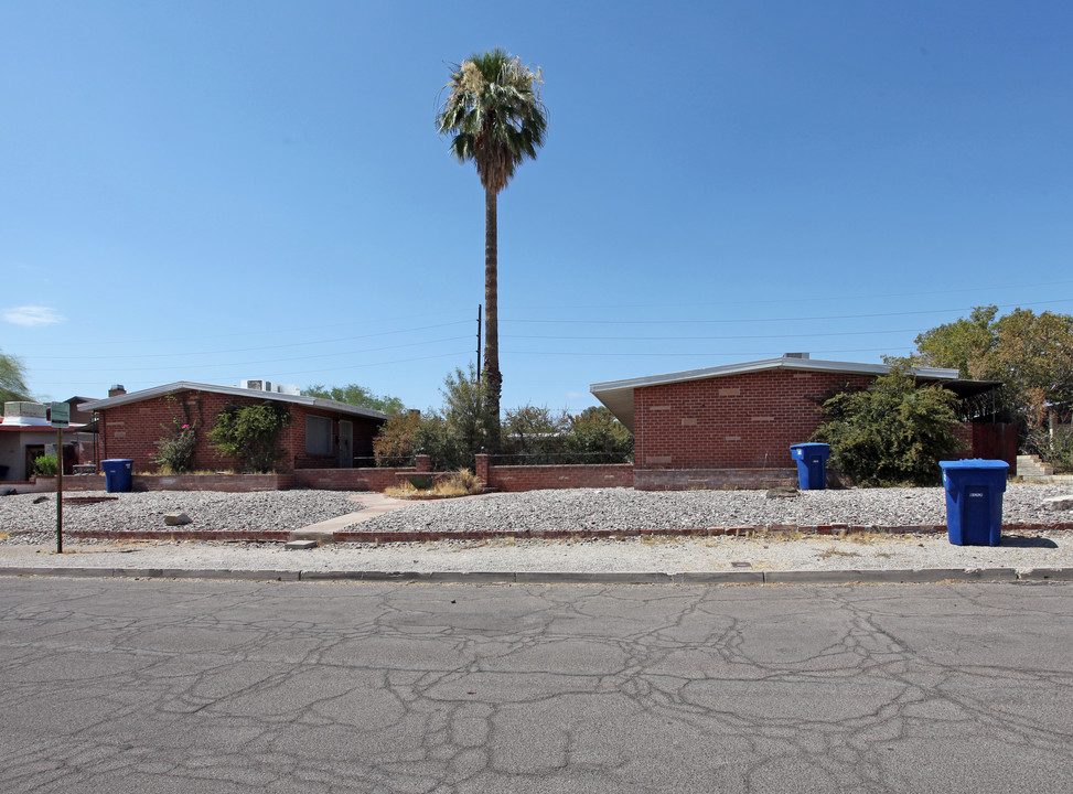 1321-1325 E Adams St in Tucson, AZ - Building Photo