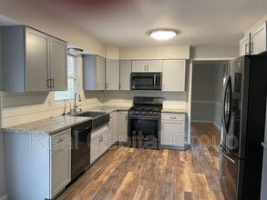 37 Hills Rd in Ballston Lake, NY - Building Photo - Building Photo