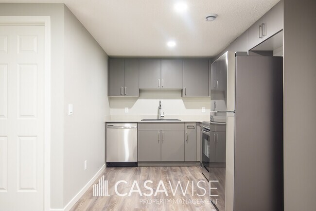 6247-6176 176 Ave NW in Edmonton, AB - Building Photo - Building Photo