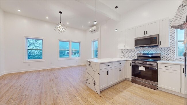 2050 Strauss St in Brooklyn, NY - Building Photo - Building Photo