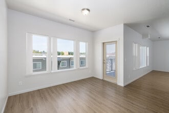 Riverview Lofts in Spokane, WA - Foto de edificio - Interior Photo