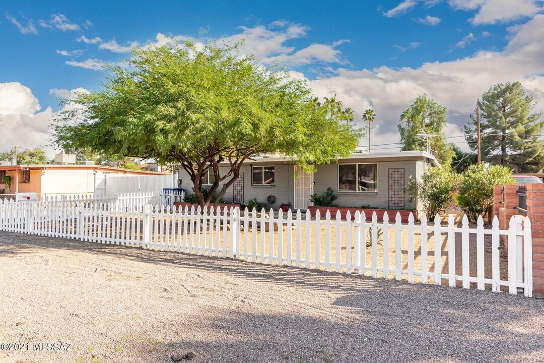 4366 E 28th St in Tucson, AZ - Building Photo