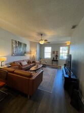 9508 W Park Village Dr in Tampa, FL - Building Photo - Building Photo