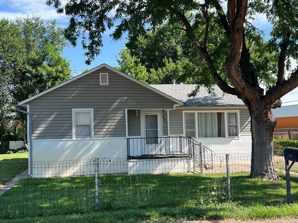 831 Capitol Hill St in Canon City, CO - Building Photo