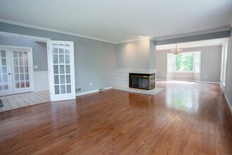 24 Old Mill Dr in Canton, CT - Building Photo - Building Photo