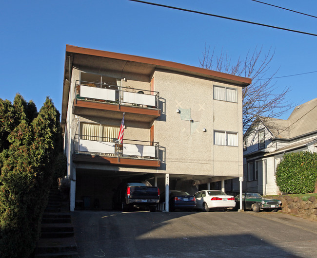 Whitman Apartments in Seattle, WA - Building Photo - Building Photo