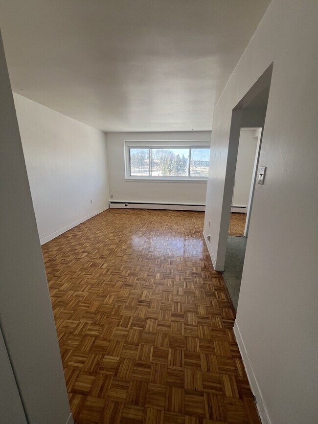 2448 Carling Ave in Ottawa, ON - Building Photo - Building Photo