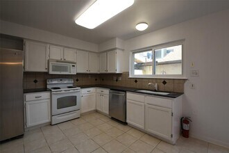 7521 Beaudelaire Cir in Galveston, TX - Building Photo - Building Photo