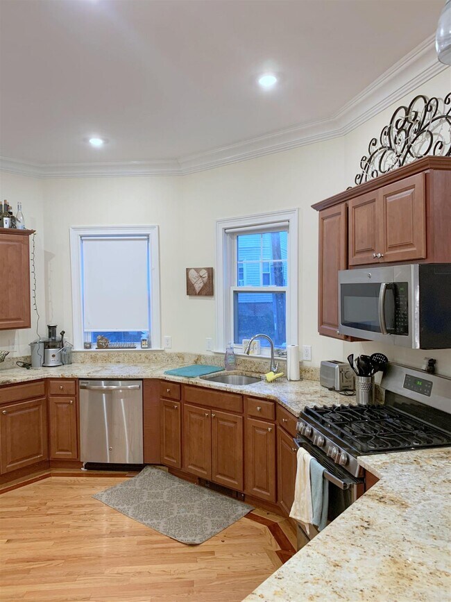 406 Medford St, Unit 1