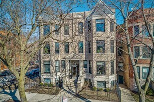 2922 W Logan Blvd, Unit 2W in Chicago, IL - Building Photo
