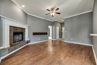 121 Price Cir in Frisco, TX - Foto de edificio - Building Photo
