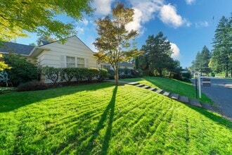 7780 SW Brentwood St in Portland, OR - Building Photo - Building Photo