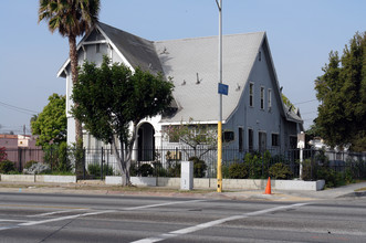 11111 Prairie Ave in Inglewood, CA - Building Photo - Building Photo