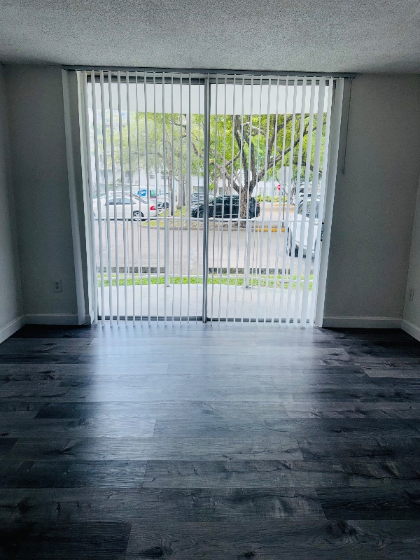 484 NW 165th St in Miami, FL - Building Photo - Building Photo