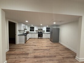 203 W Main St in Floyd, VA - Building Photo