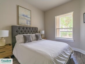 18101 Point Lookout Dr in Houston, TX - Building Photo - Building Photo