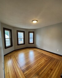 429 Medford St, Unit 1 in Somerville, MA - Building Photo - Building Photo