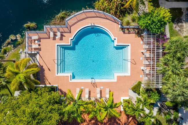 Oasis at Naples in Naples, FL - Foto de edificio - Building Photo