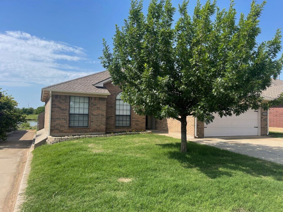 316 SE 23rd St in Moore, OK - Foto de edificio